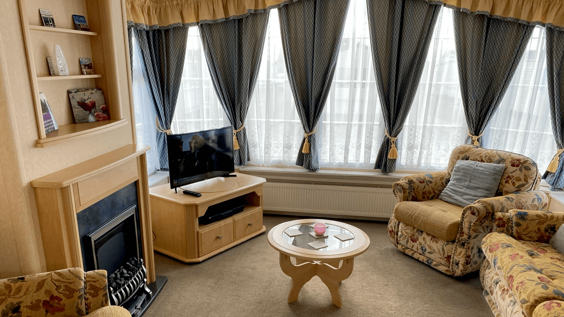 Spacious living room with comfortable fold-out sofa bed for additional guests